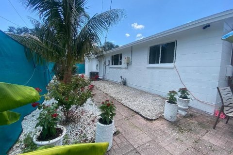 House in Pinellas Park, Florida 2 bedrooms, 134.15 sq.m. № 1803793 - photo 6