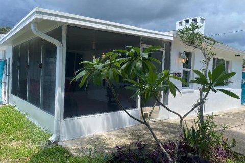 House in Pinellas Park, Florida 2 bedrooms, 134.15 sq.m. № 1803793 - photo 1