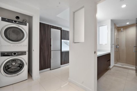 Condo in Miami, Florida, 1 bedroom № 2049995 - photo 5