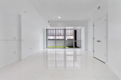 Condo in Miami, Florida, 1 bedroom № 2049995 - photo 10