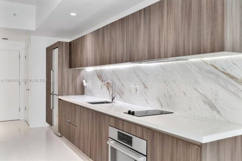 Condo in Miami, Florida, 1 bedroom № 2049995 - photo 4