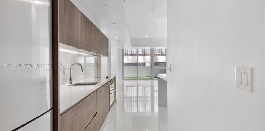 Condo in Miami, Florida, 1 bedroom № 2049995