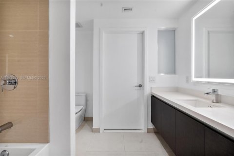 Condo in Miami, Florida, 1 bedroom № 2049995 - photo 6