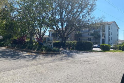Condo in Winter Haven, Florida, 2 bedrooms  № 1807303 - photo 1