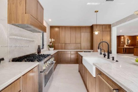 Villa ou maison à vendre à Miami, Floride: 4 chambres, 370.49 m2 № 2024267 - photo 25