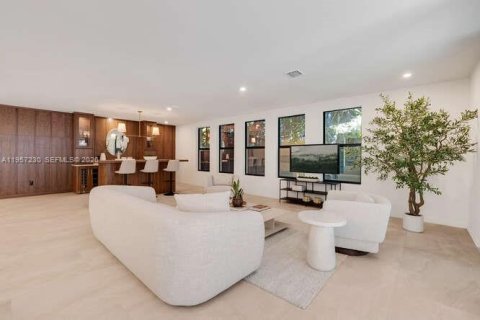 Villa ou maison à vendre à Miami, Floride: 4 chambres, 370.49 m2 № 2024267 - photo 21