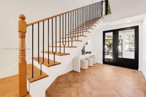 Villa ou maison à vendre à Miami, Floride: 4 chambres, 370.49 m2 № 2024267 - photo 9