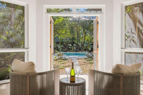 Villa ou maison à vendre à Miami, Floride: 4 chambres, 370.49 m2 № 2024267 - photo 30