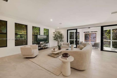 Villa ou maison à vendre à Miami, Floride: 4 chambres, 370.49 m2 № 2024267 - photo 18