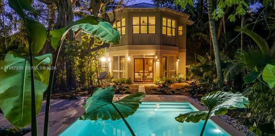 Villa ou maison à Miami, Floride 4 chambres, 370.49 m2 № 2024267
