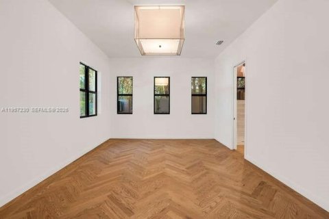 Villa ou maison à vendre à Miami, Floride: 4 chambres, 370.49 m2 № 2024267 - photo 10