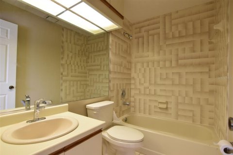 Townhouse in Winter Park, Florida 2 bedrooms, 95.78 sq.m. № 2239145 - photo 12