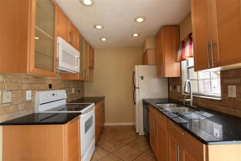 Townhouse in Winter Park, Florida 2 bedrooms, 95.78 sq.m. № 2239145 - photo 5