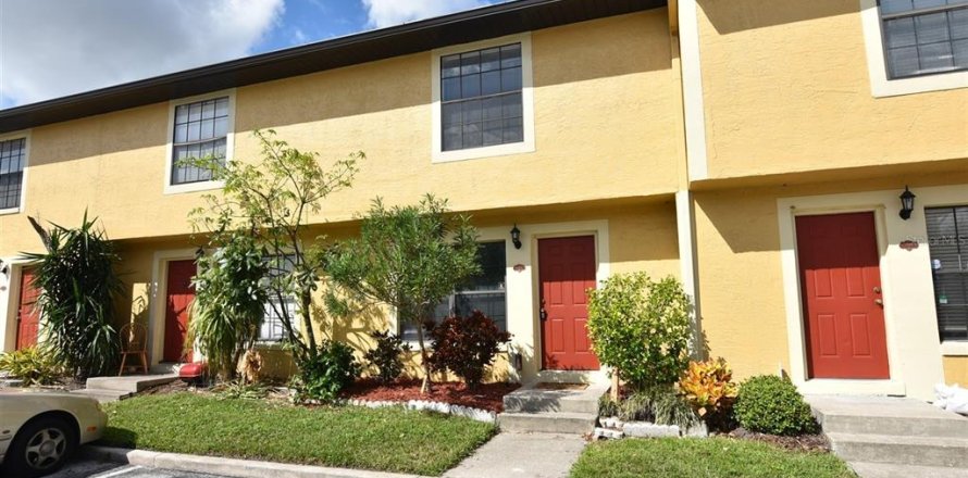 Townhouse in Winter Park, Florida 2 bedrooms, 95.78 sq.m. № 2239145