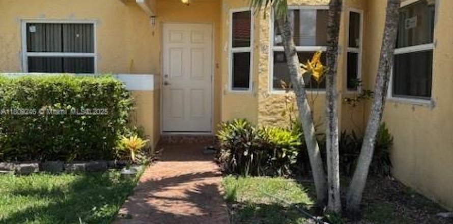 Casa en Miami, Florida 4 dormitorios, 149.76 m2 № 1749815