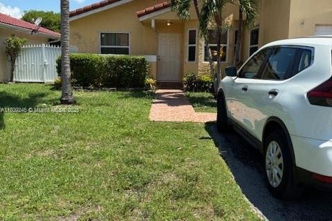 House in Miami, Florida 4 bedrooms, 149.76 sq.m. № 1749815 - photo 3