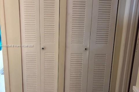 House in Miami, Florida 4 bedrooms, 149.76 sq.m. № 1749815 - photo 13