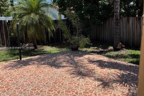 House in Miami, Florida 4 bedrooms, 149.76 sq.m. № 1749815 - photo 8