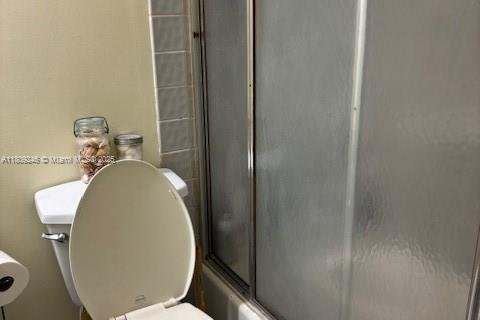 House in Miami, Florida 4 bedrooms, 149.76 sq.m. № 1749815 - photo 14