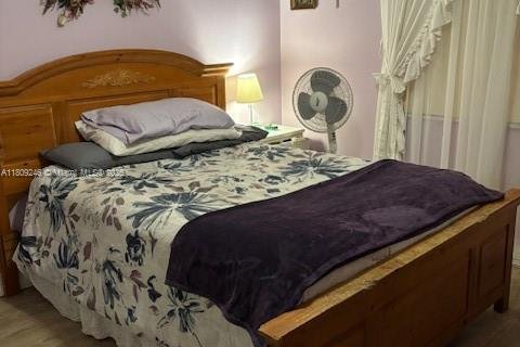 House in Miami, Florida 4 bedrooms, 149.76 sq.m. № 1749815 - photo 12