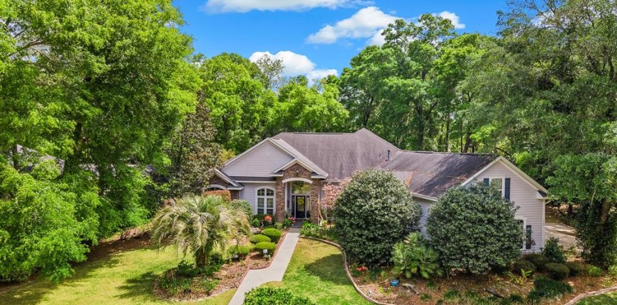 House in Gainesville, Florida 5 bedrooms, 352.66 sq.m. № 1626169