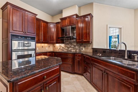 House in Gainesville, Florida 5 bedrooms, 352.66 sq.m. № 1626169 - photo 16