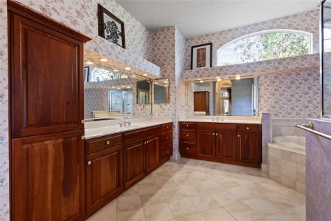 House in Gainesville, Florida 5 bedrooms, 352.66 sq.m. № 1626169 - photo 28