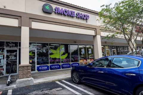 Commercial property in Miami, Florida № 2037147 - photo 2