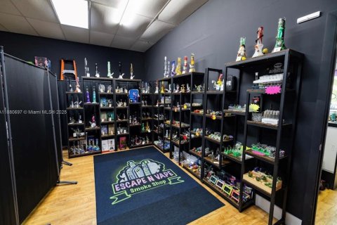 Commercial property in Miami, Florida № 2037147 - photo 6