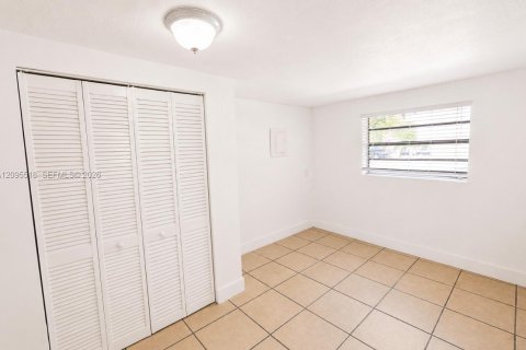 Apartment in Miami, Florida 2 bedrooms № 2392097 - photo 4