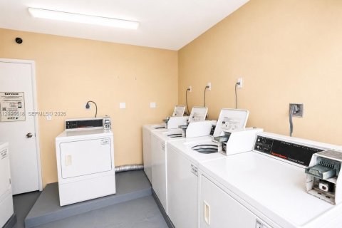 Apartment in Miami, Florida 2 bedrooms № 2392097 - photo 10