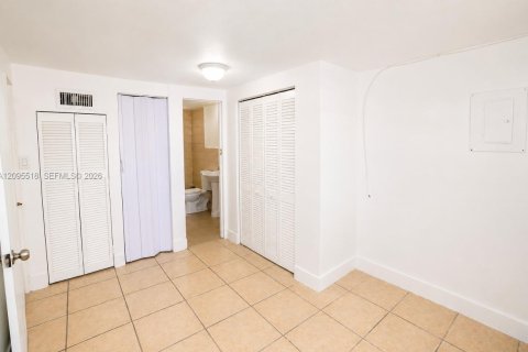 Apartment in Miami, Florida 2 bedrooms № 2392097 - photo 5