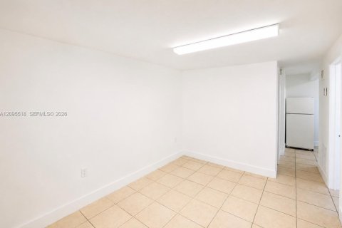 Apartment in Miami, Florida 2 bedrooms № 2392097 - photo 2