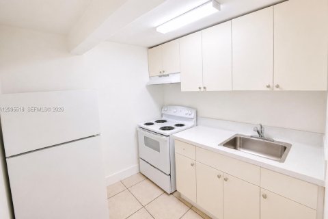 Apartment in Miami, Florida 2 bedrooms № 2392097