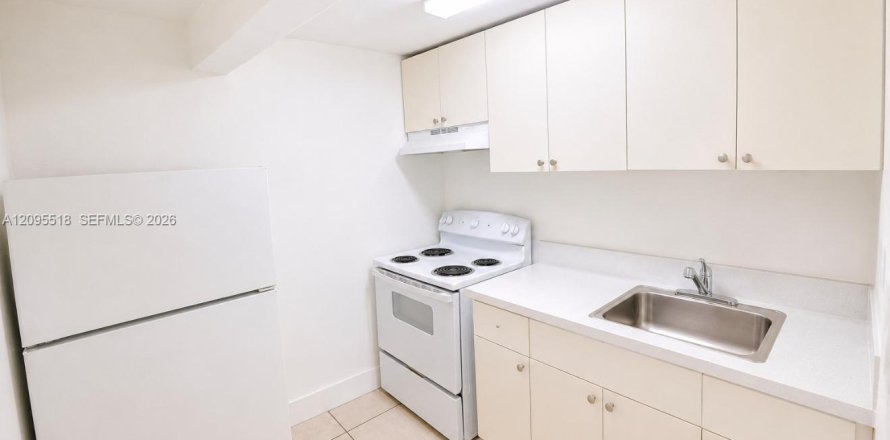 Apartment in Miami, Florida 2 bedrooms № 2392097