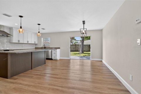 House in Kissimmee, Florida 3 bedrooms, 126.53 sq.m. № 2393798 - photo 9