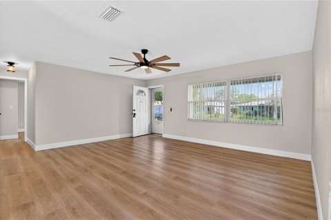 House in Kissimmee, Florida 3 bedrooms, 126.53 sq.m. № 2393798 - photo 12