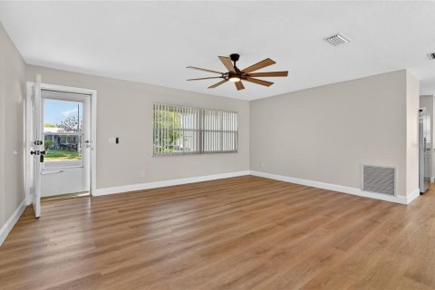 House in Kissimmee, Florida 3 bedrooms, 126.53 sq.m. № 2393798 - photo 11