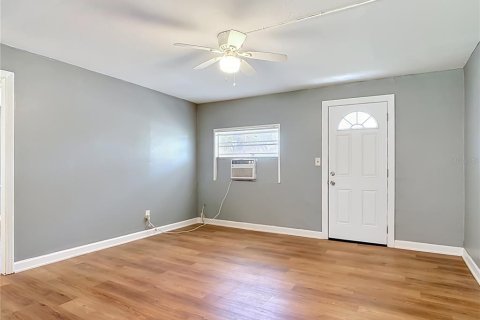 House in Holly Hill, Florida 2 bedrooms, 60.2 sq.m. № 2207418 - photo 12