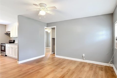 House in Holly Hill, Florida 2 bedrooms, 60.2 sq.m. № 2207418 - photo 10