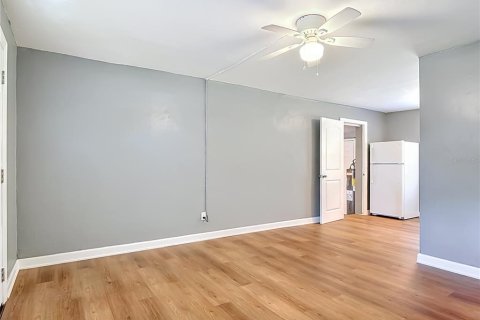 House in Holly Hill, Florida 2 bedrooms, 60.2 sq.m. № 2207418 - photo 11