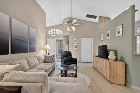 House in Port St. Lucie, Florida 2 bedrooms, 154.31 sq.m. № 2249939 - photo 7