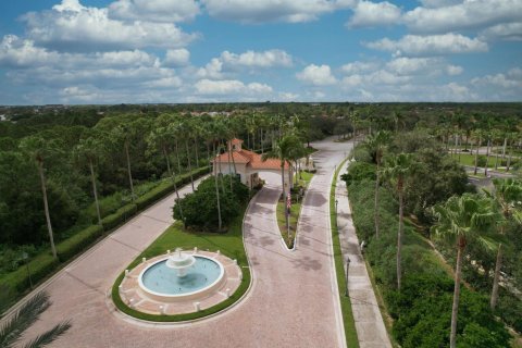 House in Port St. Lucie, Florida 2 bedrooms, 154.31 sq.m. № 2249939 - photo 29