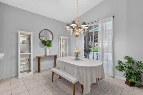 House in Port St. Lucie, Florida 2 bedrooms, 154.31 sq.m. № 2249939 - photo 9