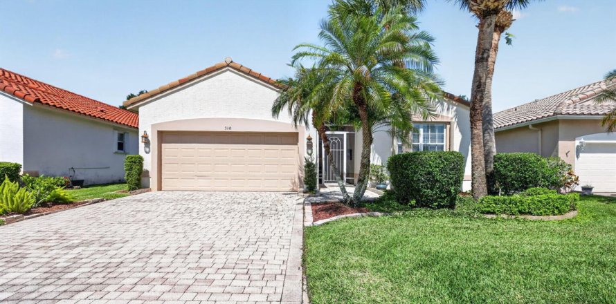 House in Port St. Lucie, Florida 2 bedrooms, 154.31 sq.m. № 2249939