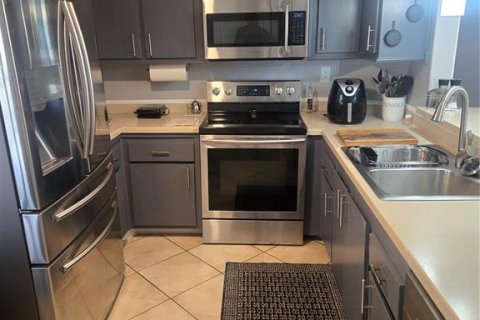 Condominio en alquiler en Saint Petersburg, Florida, 2 dormitorios, 100.52 m2 № 1843760 - foto 3