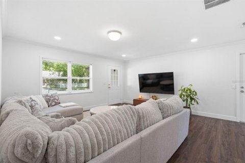 House in Palm Harbor, Florida 3 bedrooms, 125.6 sq.m. № 2093153 - photo 6