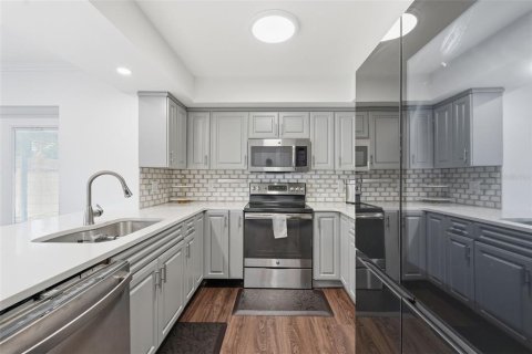 House in Palm Harbor, Florida 3 bedrooms, 125.6 sq.m. № 2093153 - photo 11