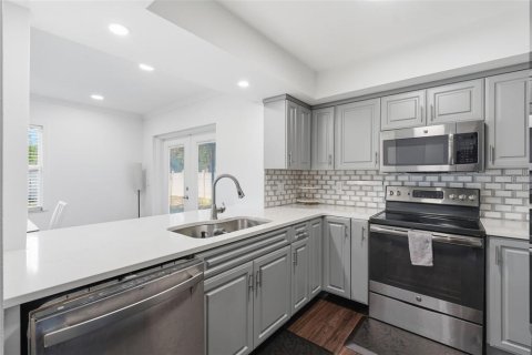 House in Palm Harbor, Florida 3 bedrooms, 125.6 sq.m. № 2093153 - photo 8