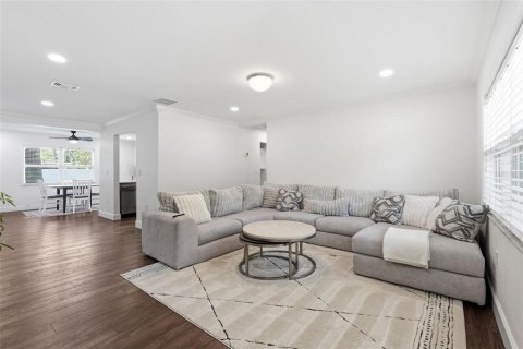 House in Palm Harbor, Florida 3 bedrooms, 125.6 sq.m. № 2093153 - photo 4